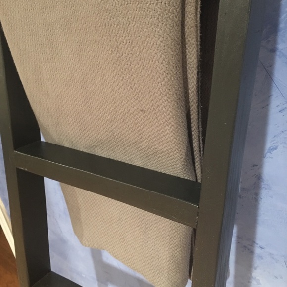 Solid black Blanket throw ladder - Picture 4 of 7